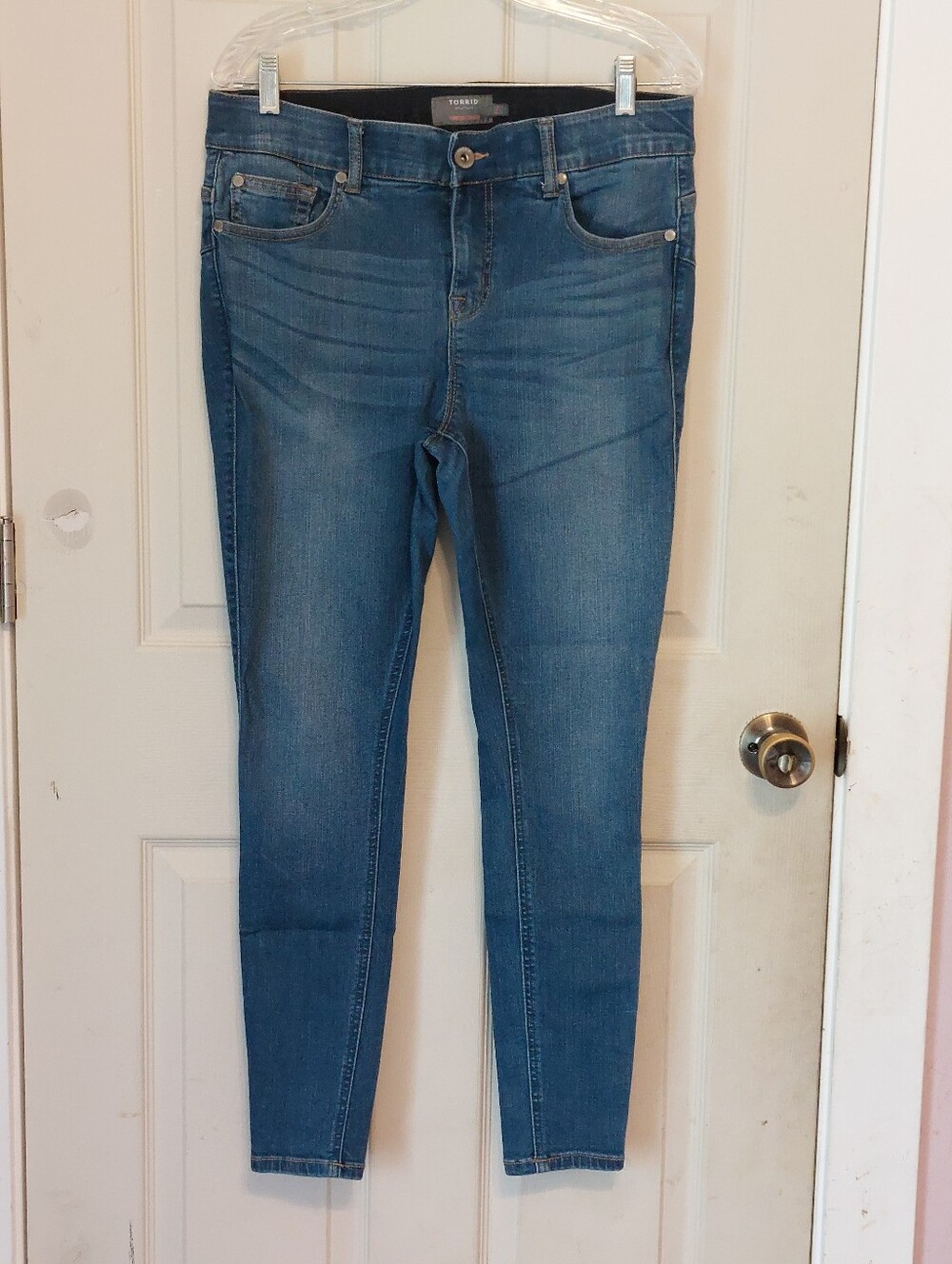 TORRID Premium Stretch Bombshell Skinny Jeans Size 12R 12
